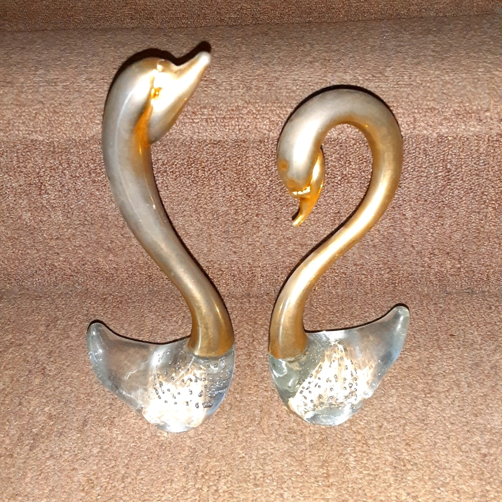 2 decorative swans